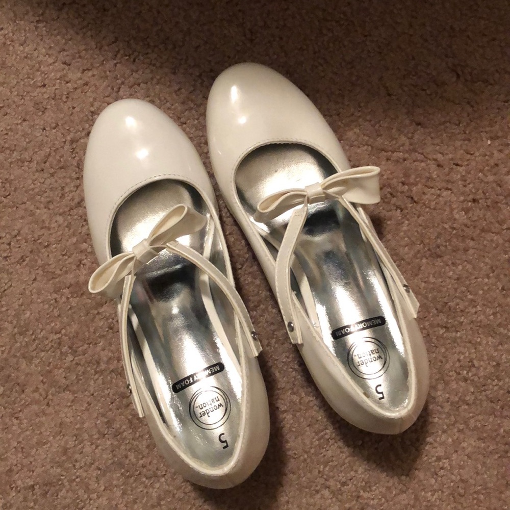 White heeled shoes